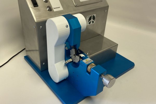 3-DIe attaching machine